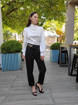 Παντελόνι μαύρο carrot με χρυσή αλυσίδα