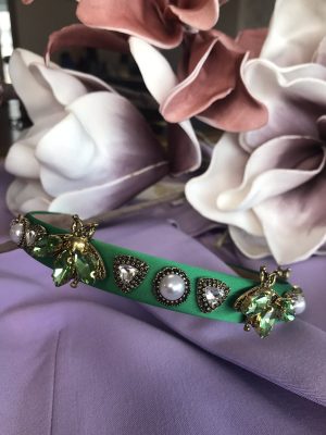 Πράσινη στέκα με μεταλλικά στοιχεία