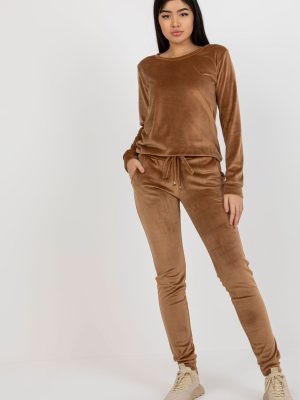 Σετ σε Καφέ - Refined femininity