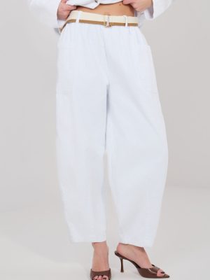παντελόνες από καστόρι σε Λευκό - Refined femininity